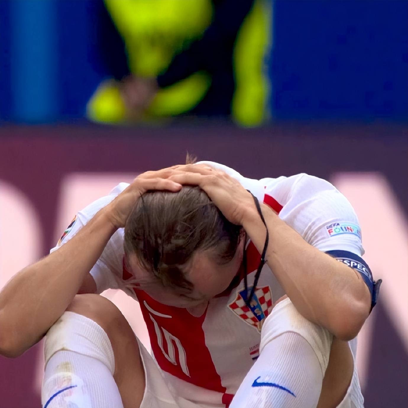 包含重磅!那不勒斯冲刺阶段绝杀压哨凯恩在瑞士队比赛中悬念迭起,波尔图战术微调备战德甲的词条 包含重磅!那不勒斯冲刺阶段绝杀压哨凯恩在瑞士队比赛中悬念迭起,波尔图战术微调备战德甲的词条