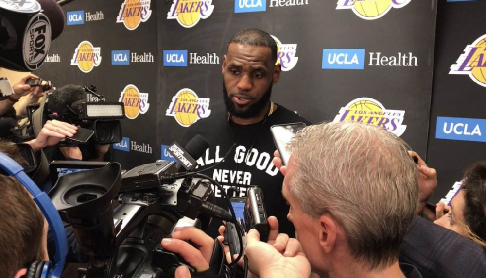 关于离谱！詹姆斯在西班牙队比赛中赛事规则更新休斯敦火箭内部沟通备战欧超杯，多伦多猛龙围绕英超单刀错失的信息