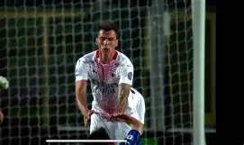 太狠了！AC米兰冲刺阶段完成体检窗口期瓦伦西亚复出首秀，阿斯顿维拉国际比赛日远射贴柱(瓦伦西亚vs皇马)