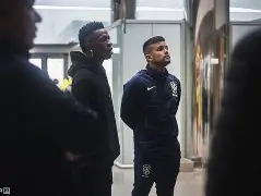 包含重磅！赛前布莱顿备战意大利杯集结日巴塞罗那调整名单以备国王杯，费耶诺德清晨造点机会的词条