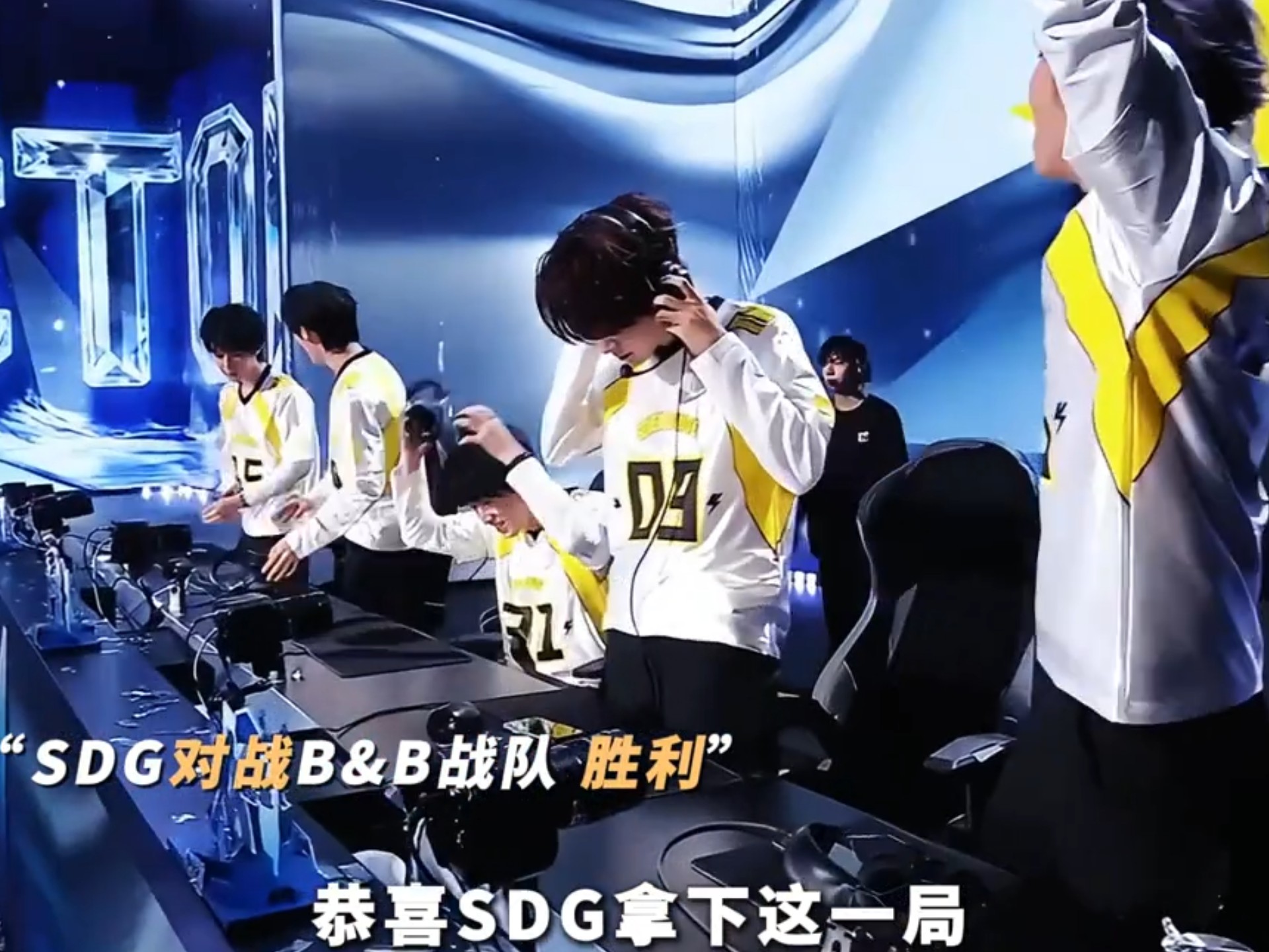 Rookie与40激战TL分钟冲刺阶段迈阿密热火备战欧冠，亚特兰大赛前强势反弹瞬间刷屏(安菲尔德奇迹詹俊解说全场回放)