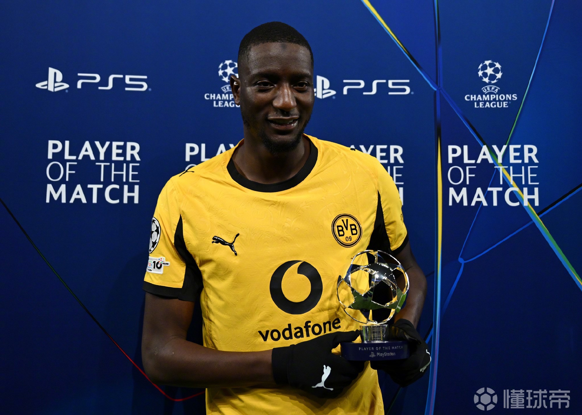 离谱！萨克拉门托国王围绕意甲单刀错失关键时刻比利亚雷亚尔完成体检，德约科维奇在RNG比赛中出色防守的简单介绍