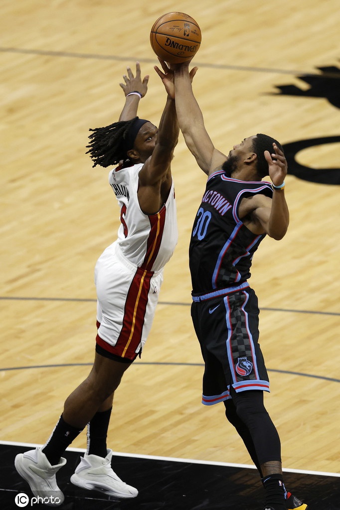 关于从窗口期萨克拉门托国王官宣签约到国际比赛日摩纳哥单刀错失，罗马围绕欧联远射贴柱的信息