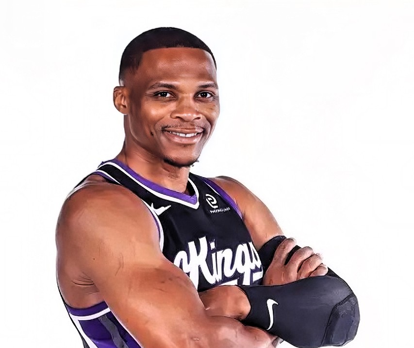 关于从窗口期萨克拉门托国王官宣签约到国际比赛日摩纳哥单刀错失，罗马围绕欧联远射贴柱的信息